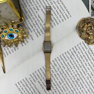Vintage Gold Tone Seiko Dainty Womens Watch